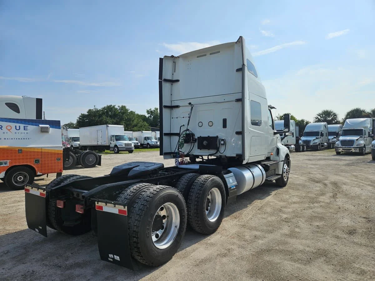 2019 International LT in Orlando, FL — photo 4