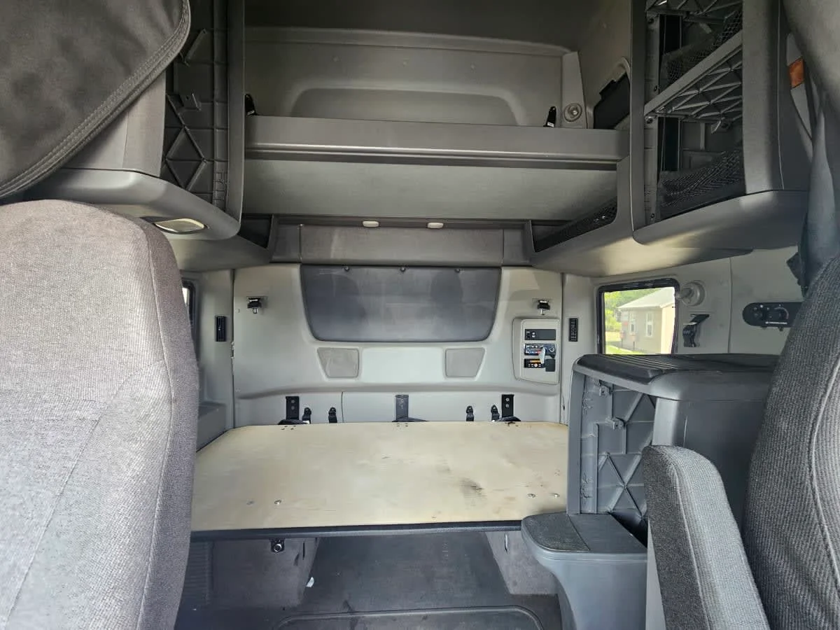 2019 International LT in Orlando, FL — photo 8