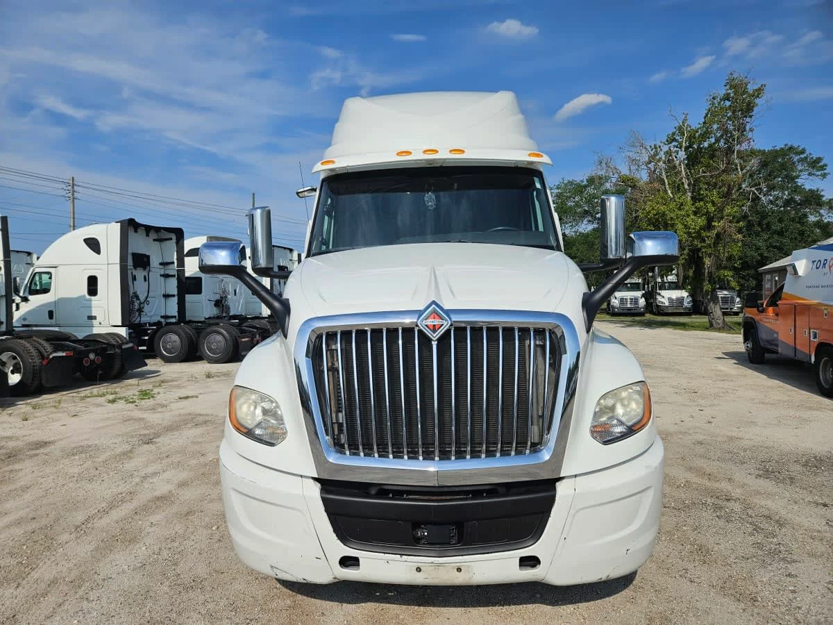 2019 International LT in Orlando, FL — photo 2