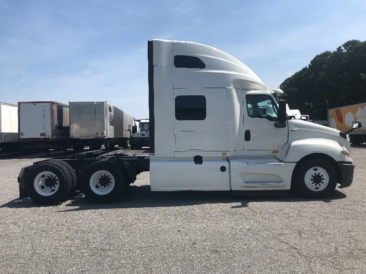 2020 International LT - image 8