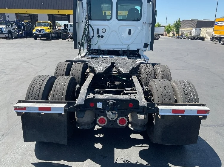 2020 Freightliner Cascadia in West Sacramento, CA — photo 6