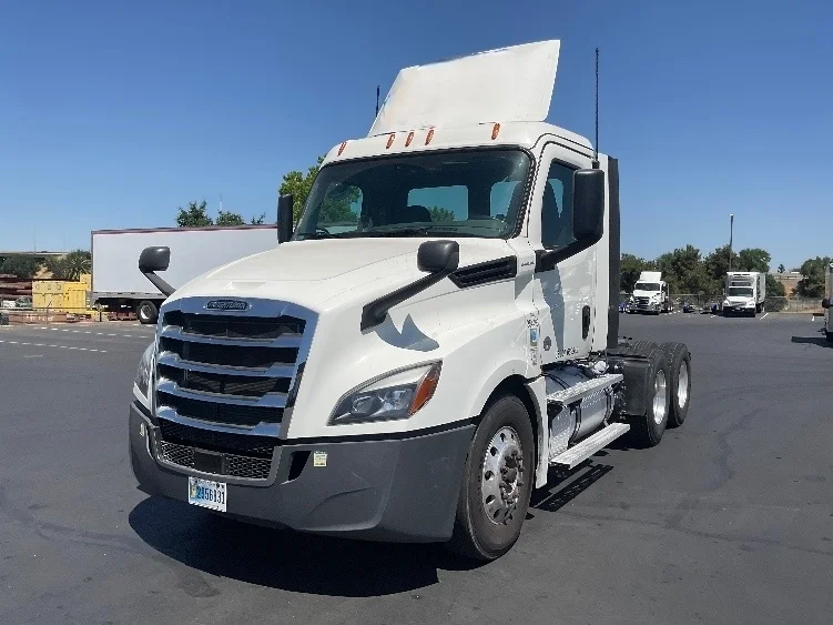 2020 Freightliner Cascadia in West Sacramento, CA — photo 3