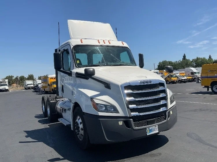 2020 Freightliner Cascadia in West Sacramento, CA
