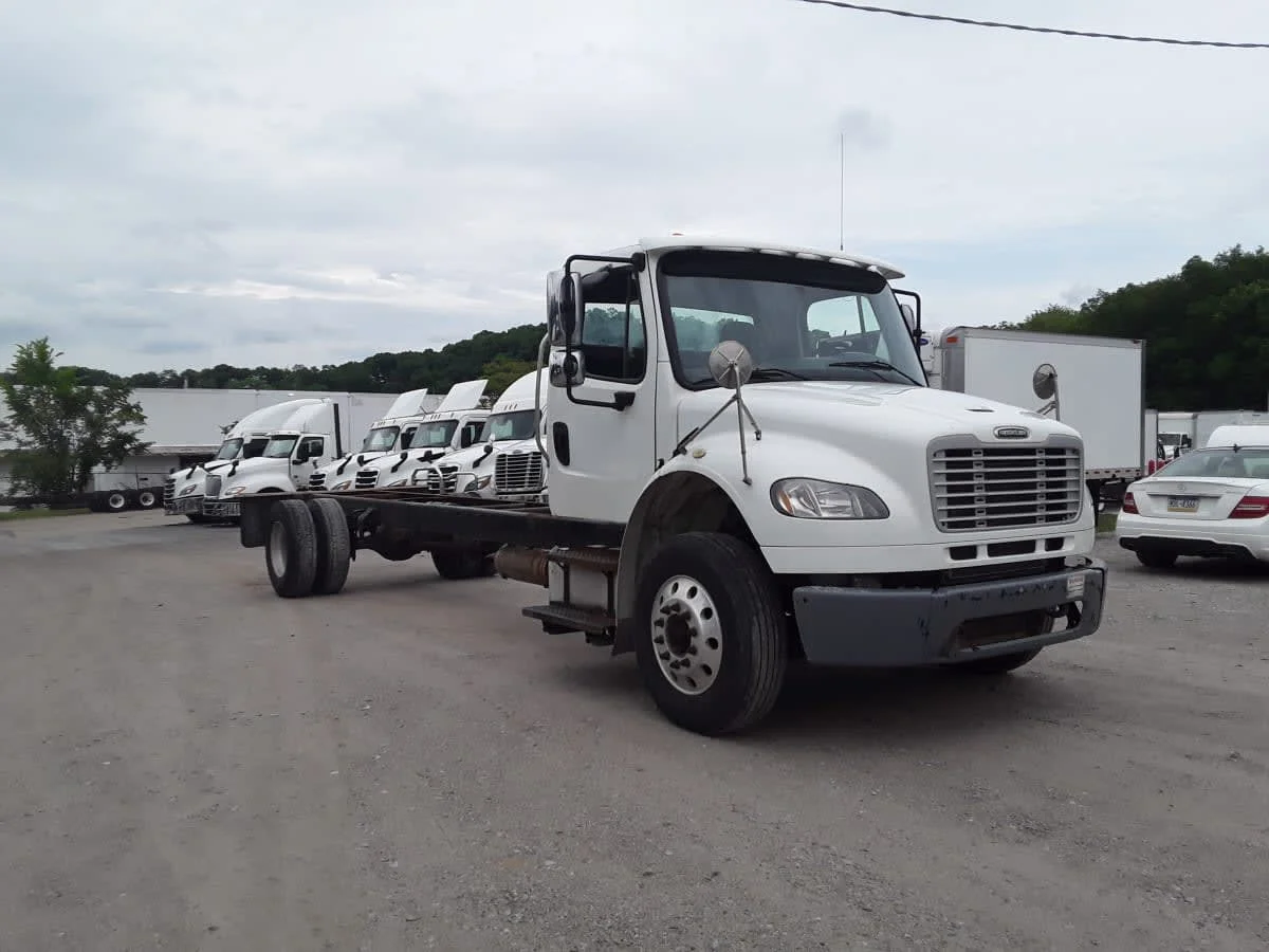 2017 Freightliner M2 106 in Pittsburgh, PA — photo 3