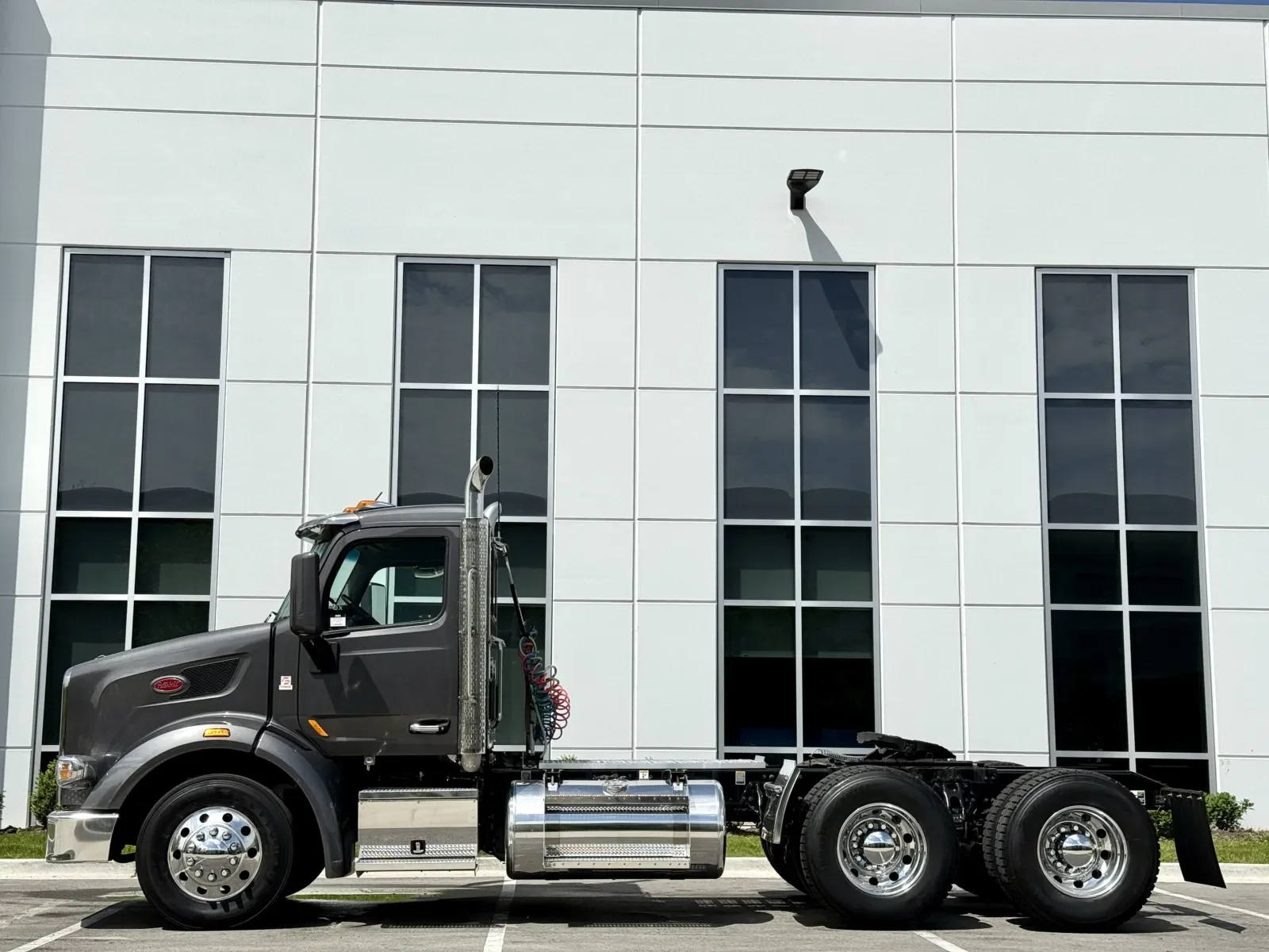 2022 Peterbilt 567 in New Lenox, IL — photo 4