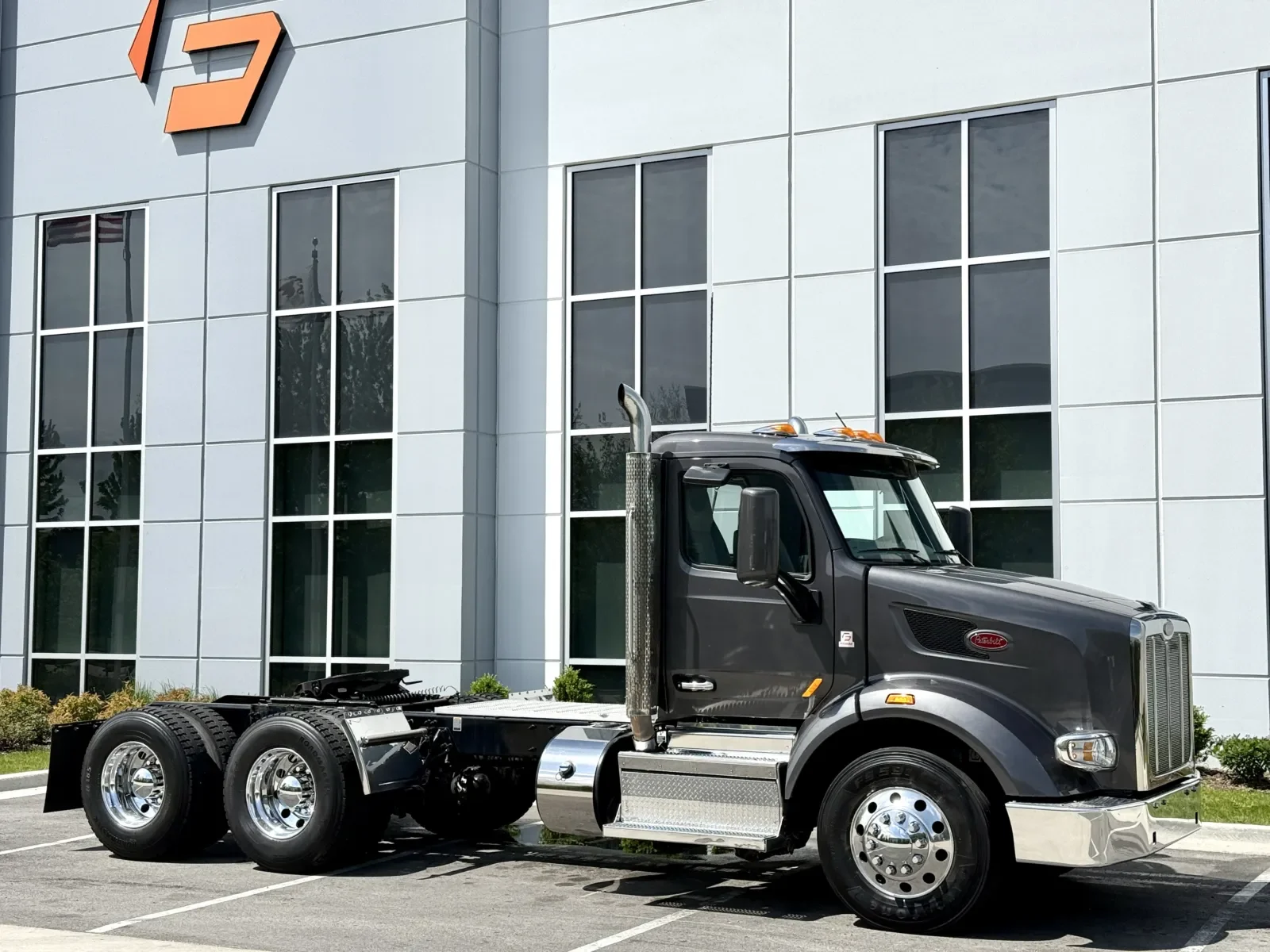 2022 Peterbilt 567 in New Lenox, IL — photo 2