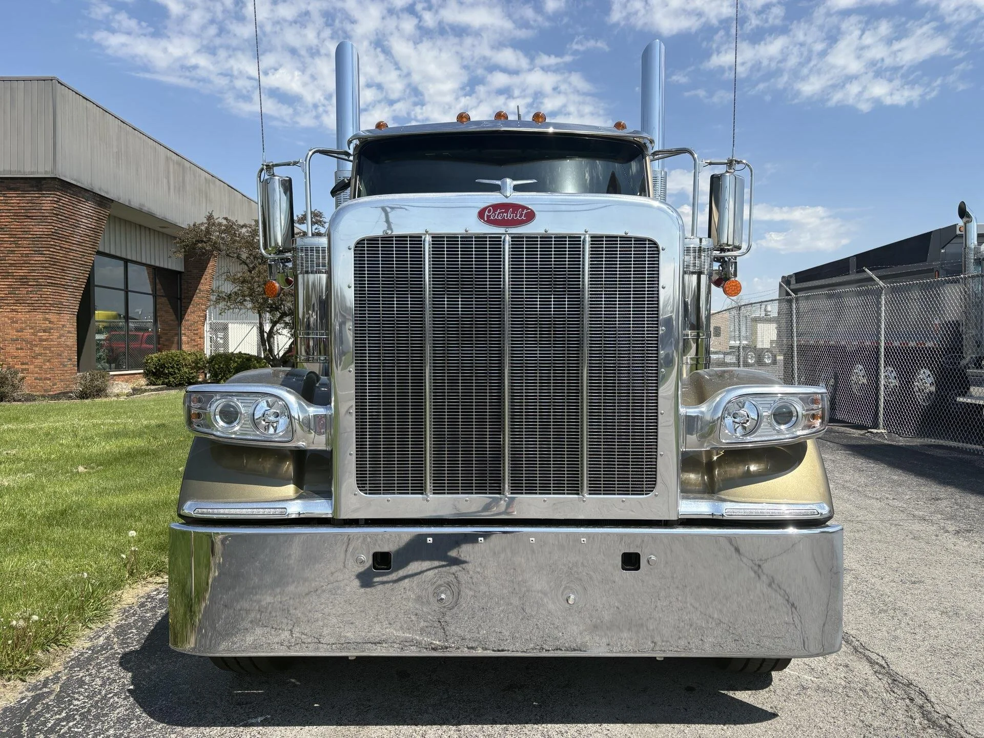 2027 Peterbilt 589 in Findlay, OH — photo 3