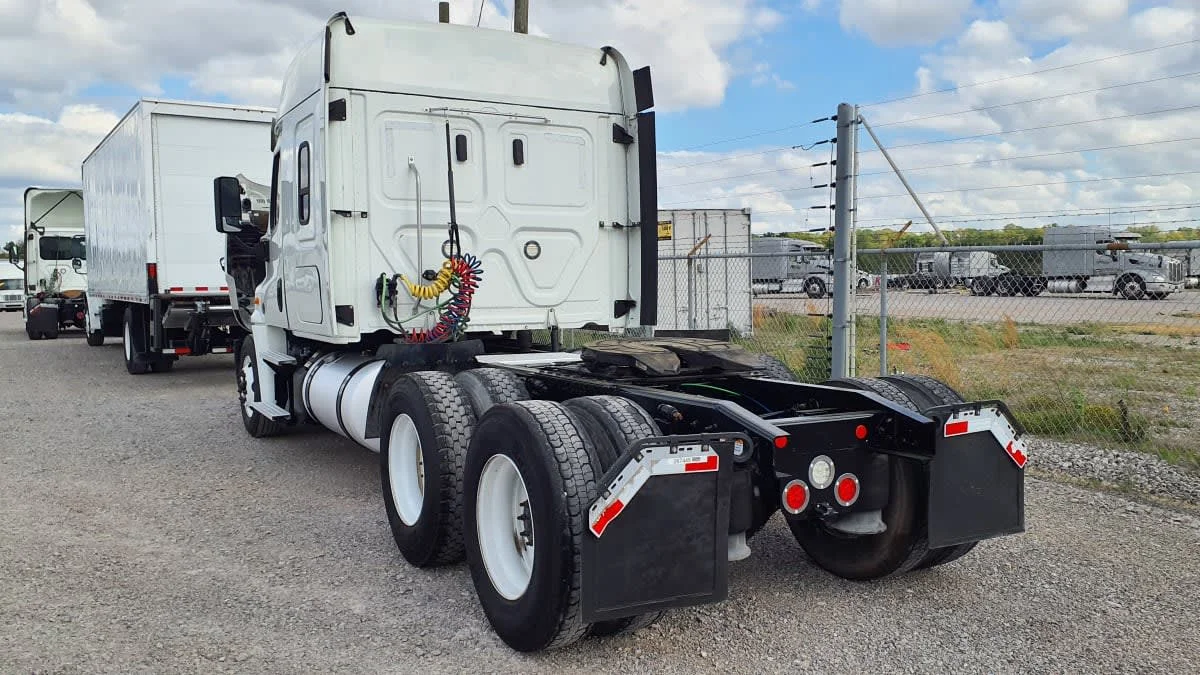 2020 Freightliner Cascadia in Birmingham, AL — photo 6