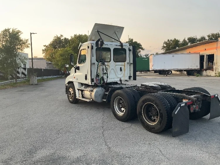 2019 Freightliner Cascadia in Albany, NY — photo 5