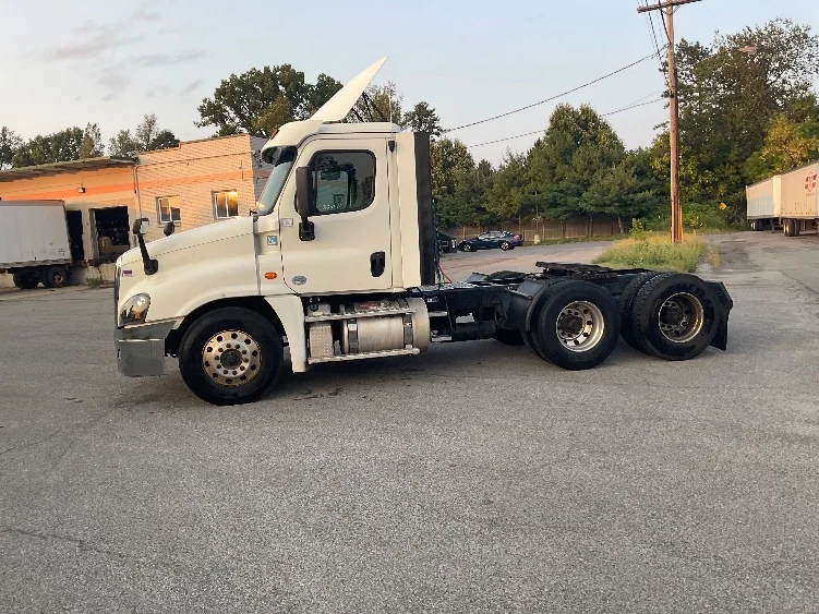 2019 Freightliner Cascadia in Albany, NY — photo 4