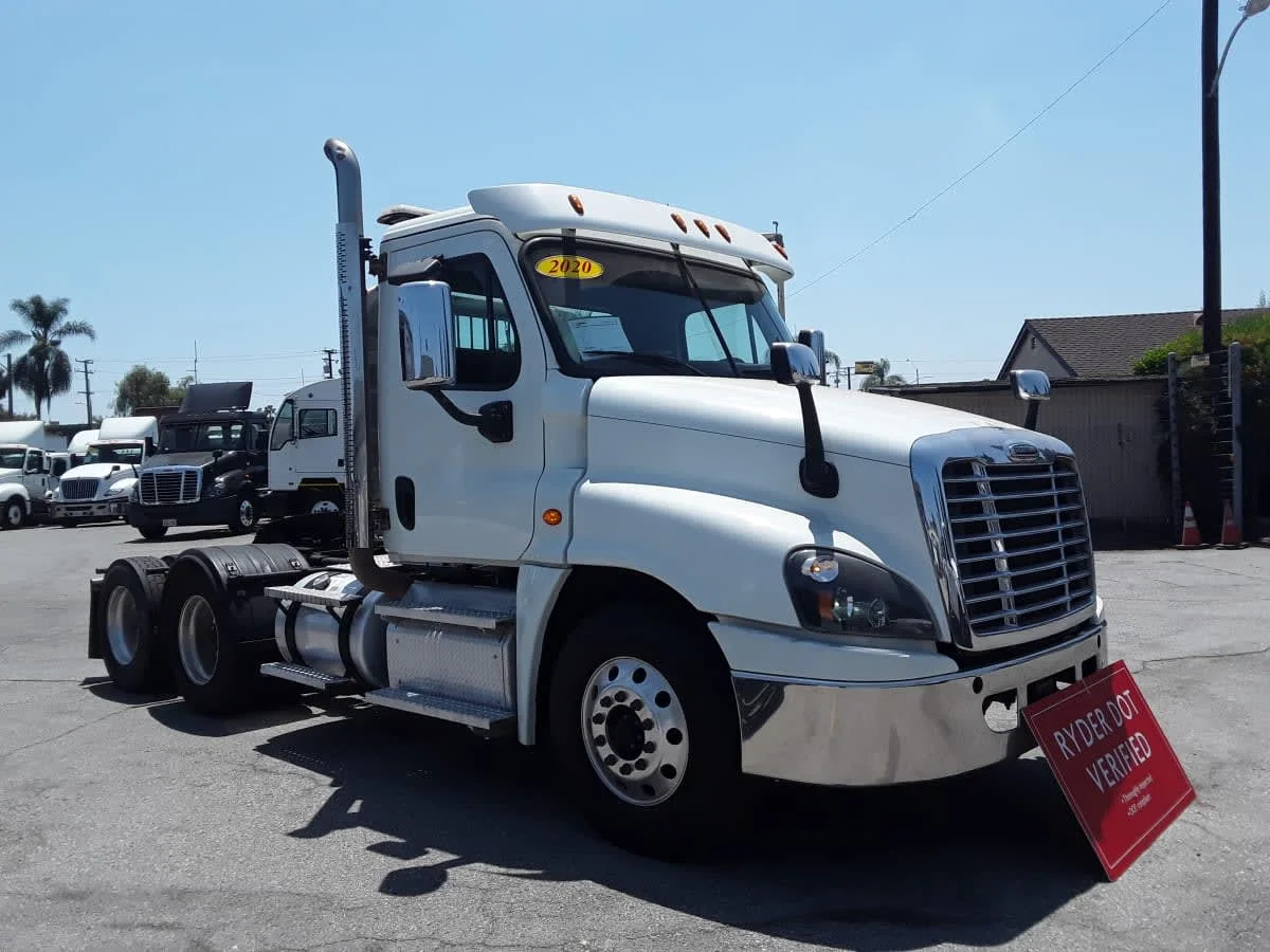 2020 Freightliner Cascadia in Montebello, CA — photo 3