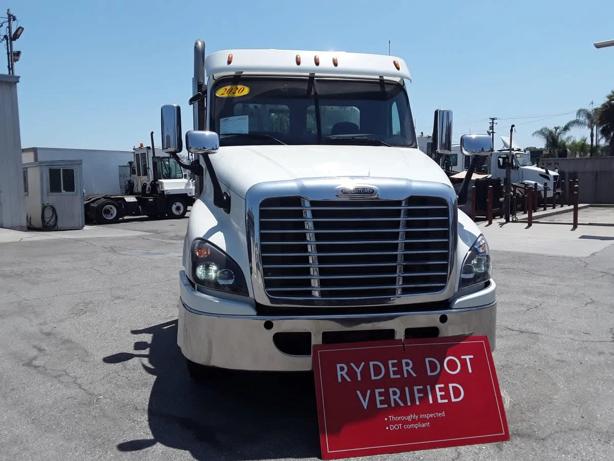 2020 Freightliner Cascadia in Montebello, CA — photo 2