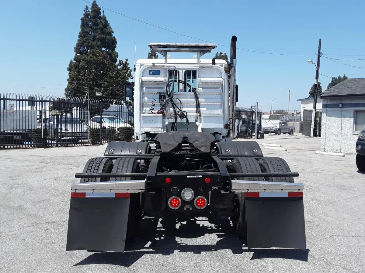 2020 Freightliner Cascadia in Montebello, CA — photo 5