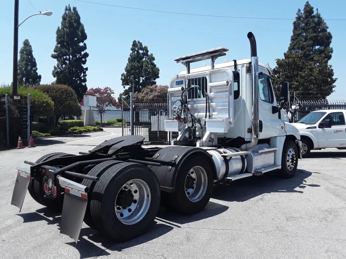 2020 Freightliner Cascadia in Montebello, CA — photo 4