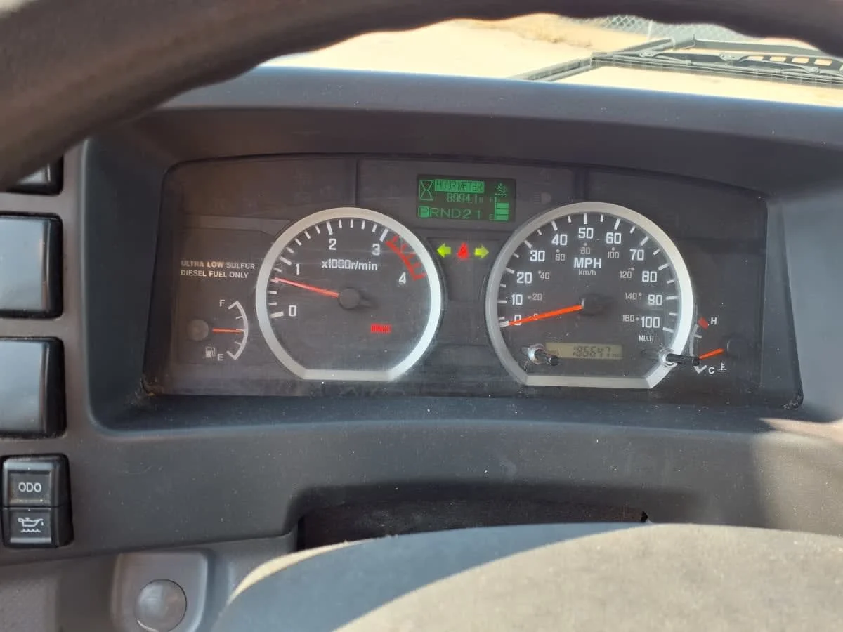 2018 Isuzu NPR - image 12