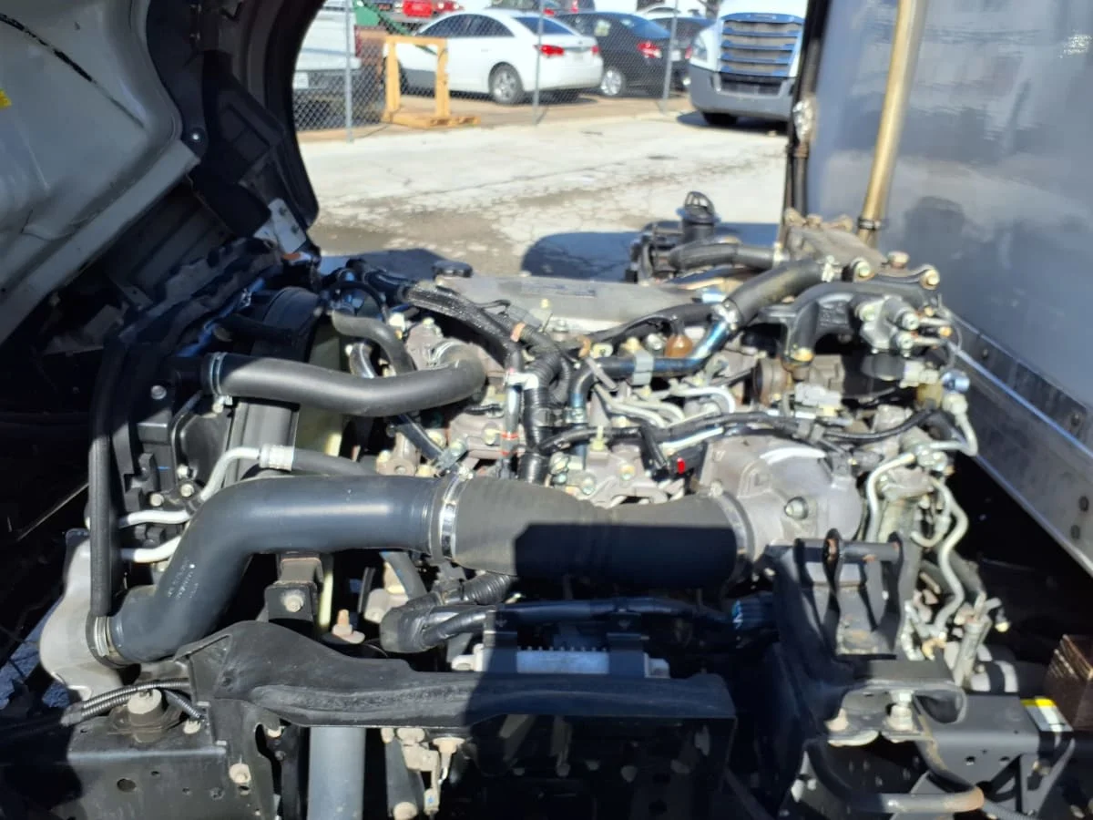 2018 Isuzu NPR - image 10