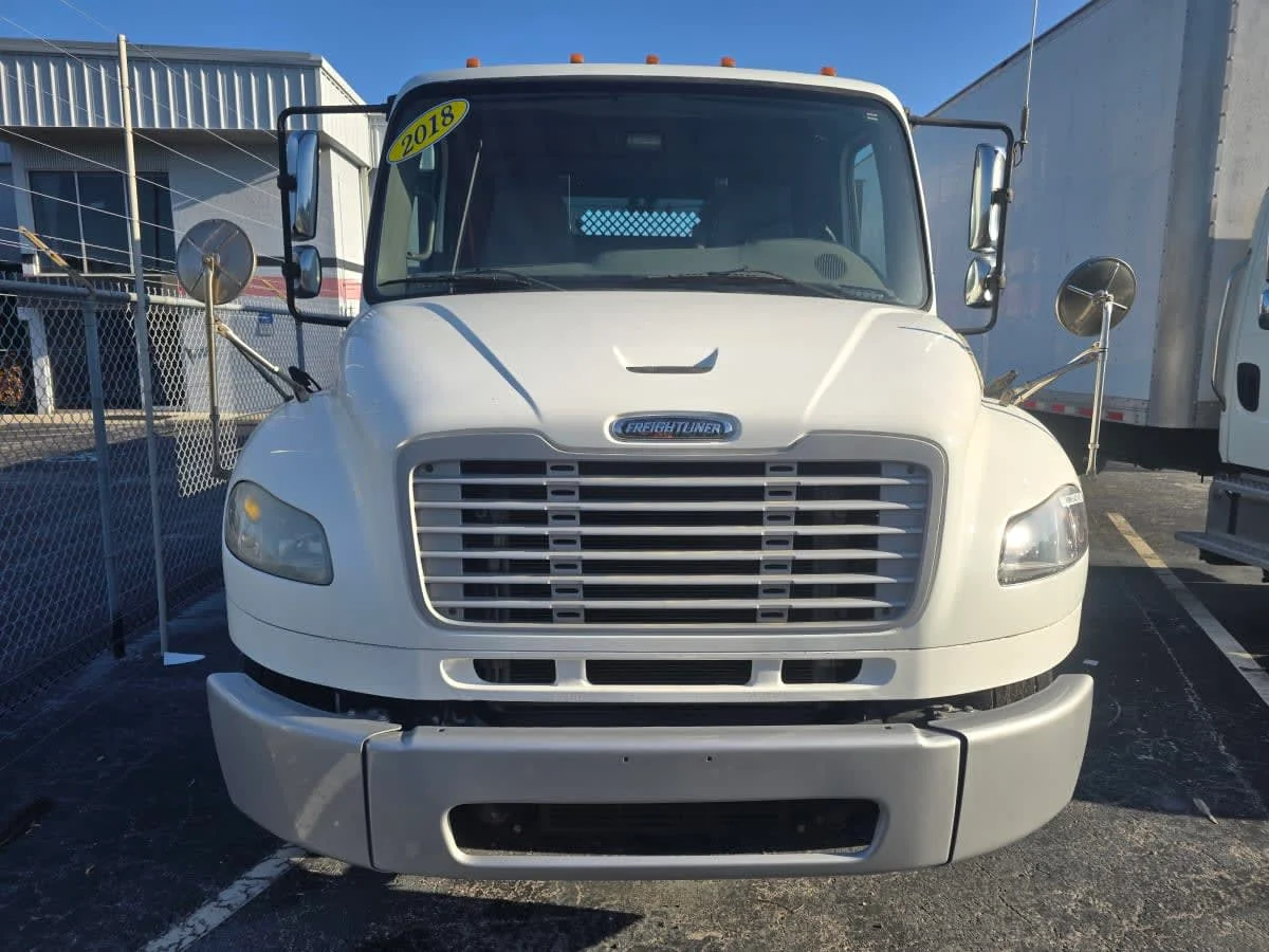 2014 Freightliner M2 106 - image 2