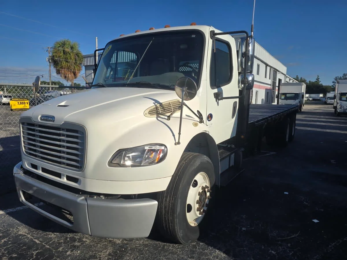2014 Freightliner M2 106 in Tampa, FL — photo 3