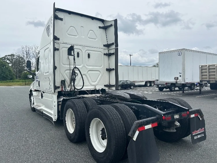 2021 Freightliner Cascadia in Greensboro, NC — photo 5