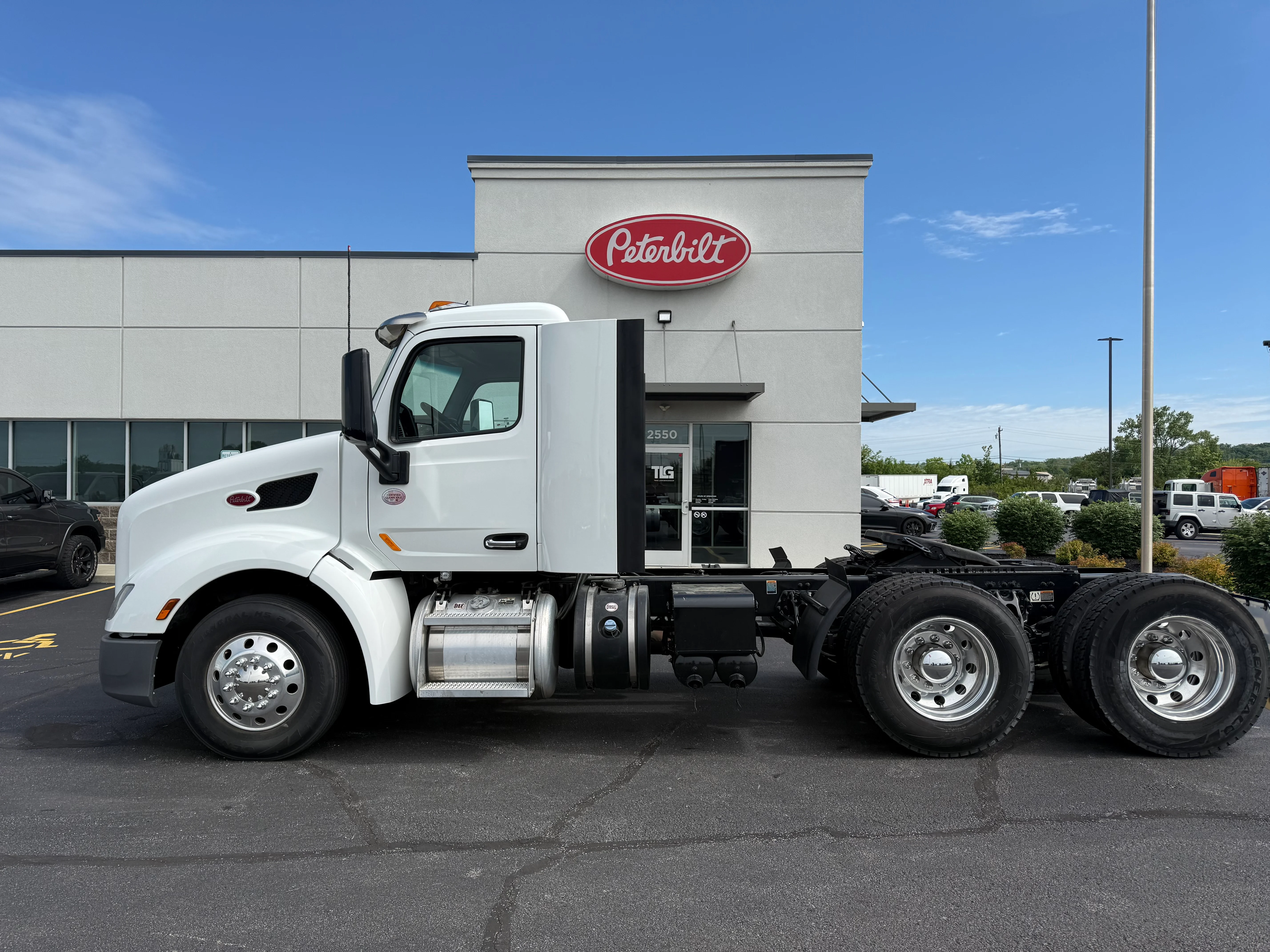 2021 Peterbilt 579 in Cincinnati, OH — photo 2