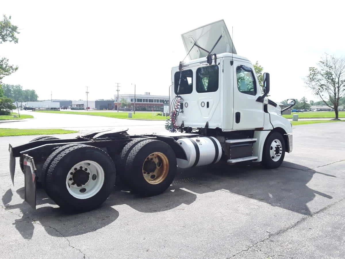 2019 Freightliner Cascadia in Hilliard, OH — photo 4