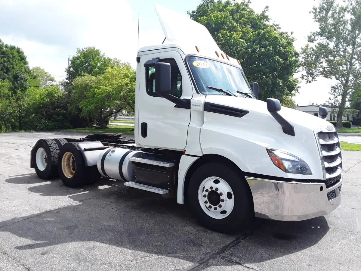 2019 Freightliner Cascadia in Hilliard, OH — photo 3