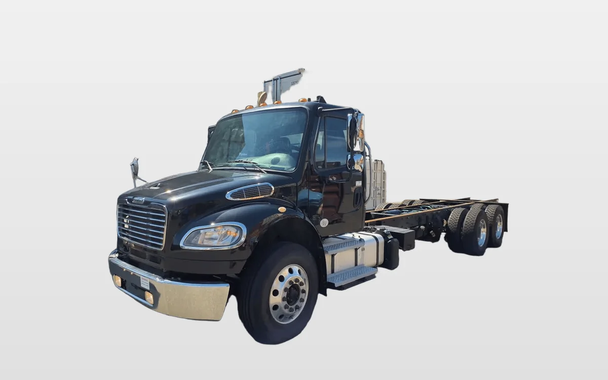2019 Freightliner M2 106 - image 1