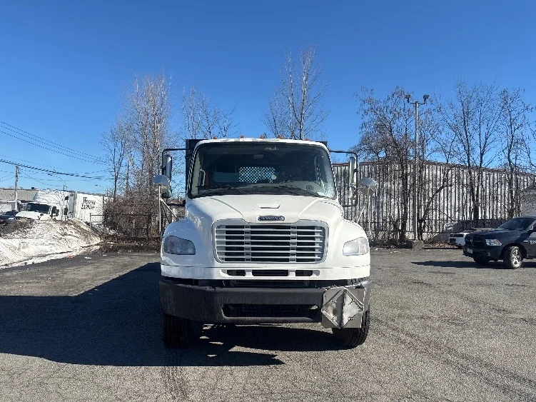 2019 Freightliner M2 106 - image 2