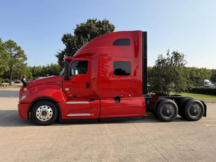 2027 International LT — photo 3