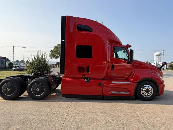 2027 International LT — photo 7