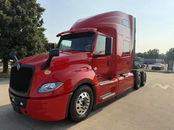 2027 International LT — photo 2
