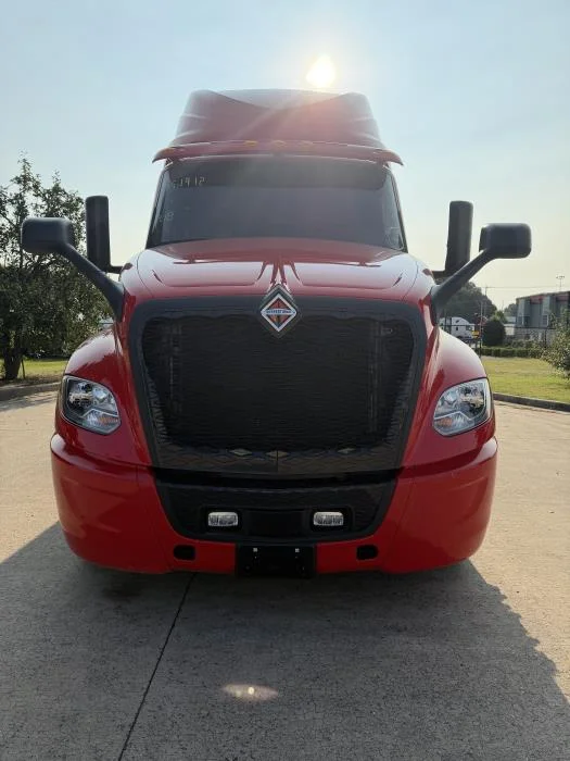 2027 International LT — photo 9