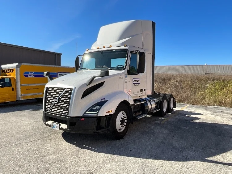 2022 Volvo VNL 300 in Sarasota, FL