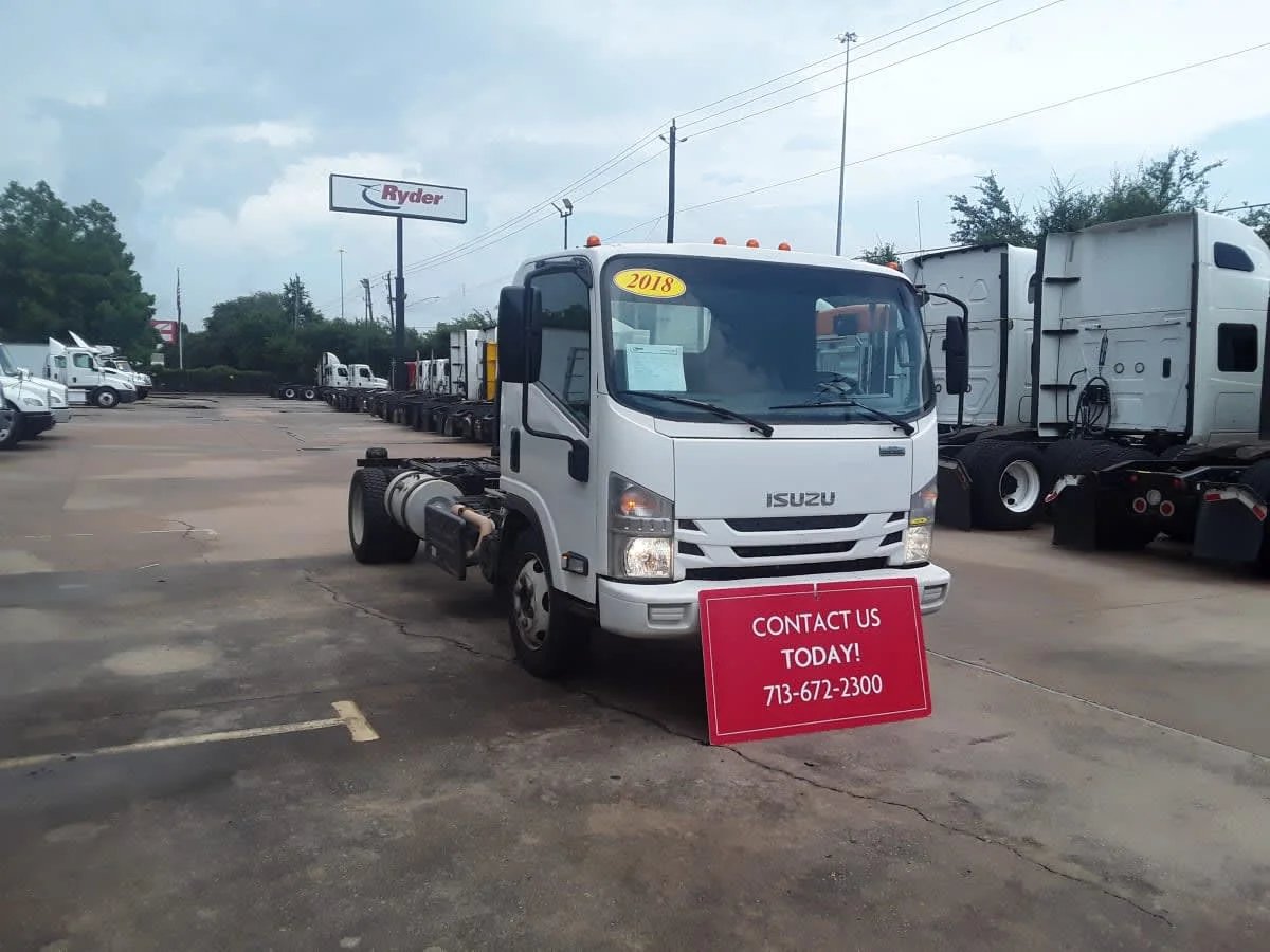 2018 Isuzu NPR - image 3