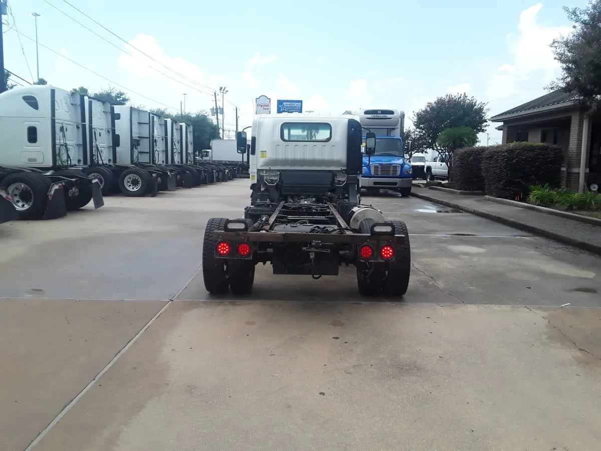 2018 Isuzu NPR - image 5