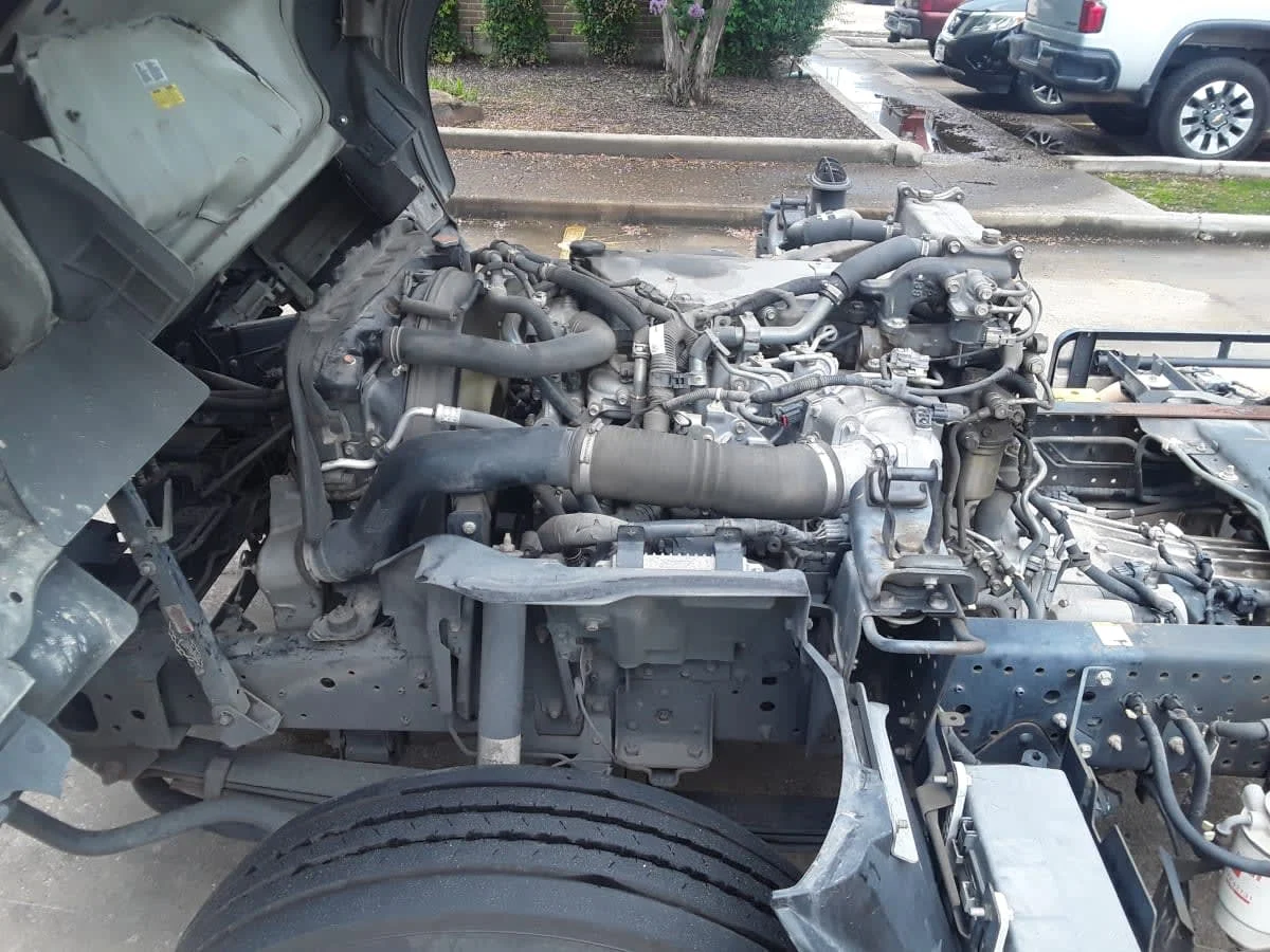 2018 Isuzu NPR - image 9