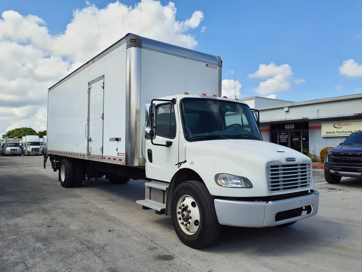 2020 Freightliner M2 106 in Miami, FL — photo 3