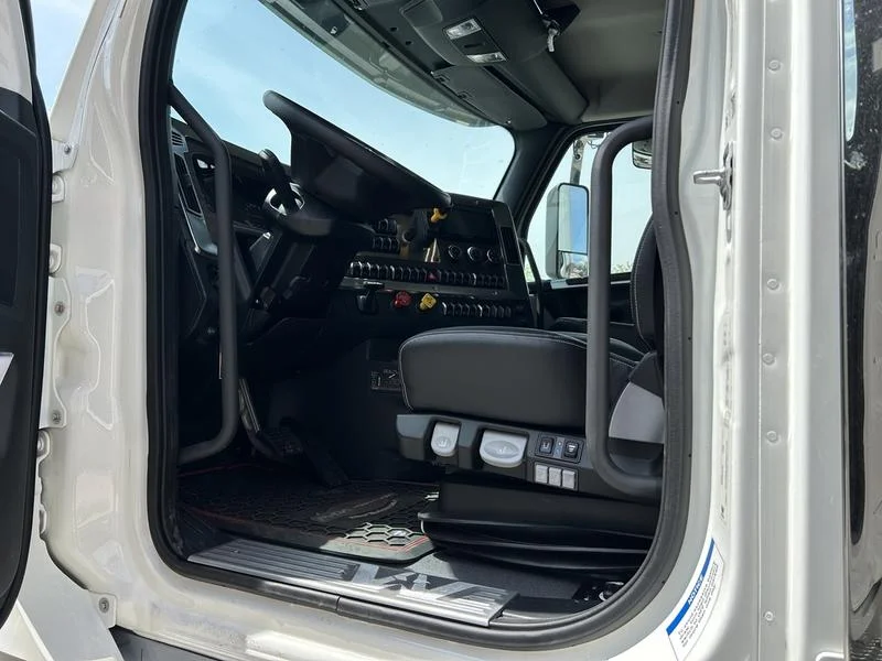 2025 Western Star 49X - image 4