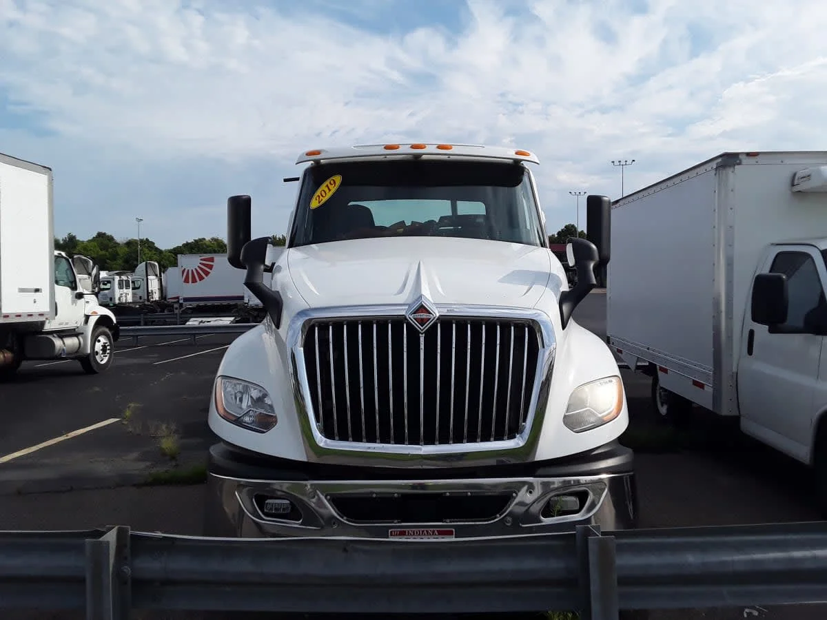 2019 International LT in La Vergne, TN — photo 2