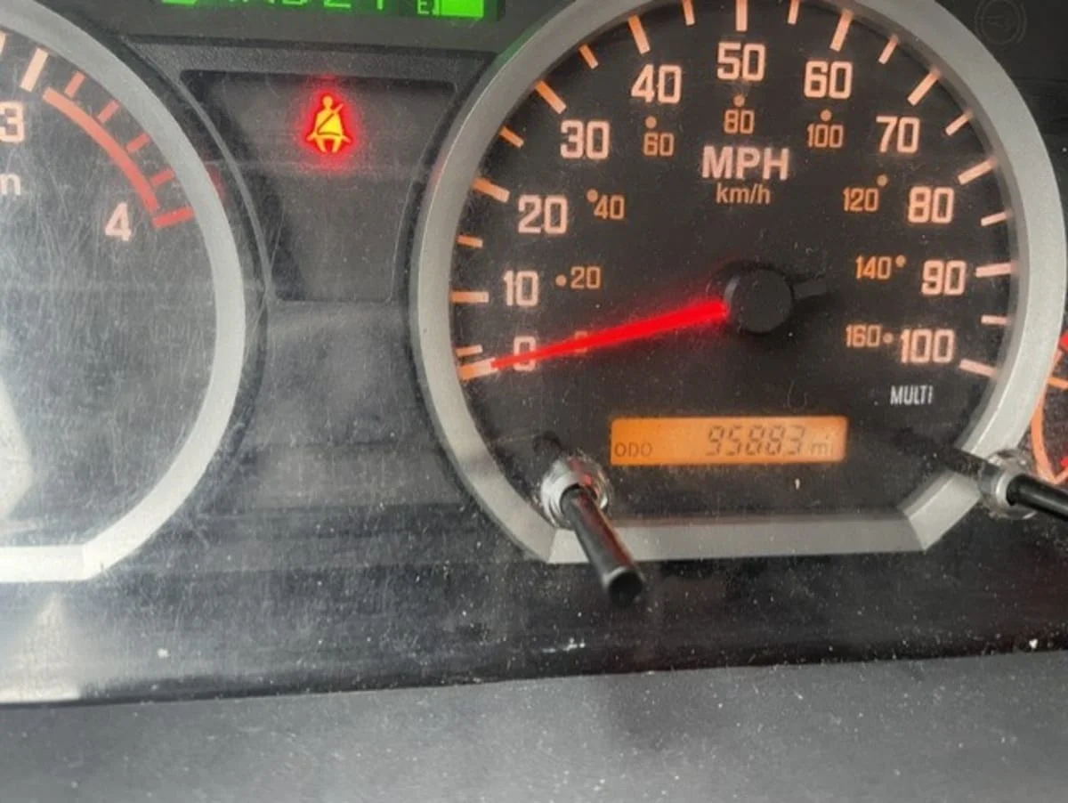 2019 Isuzu NPR - image 10