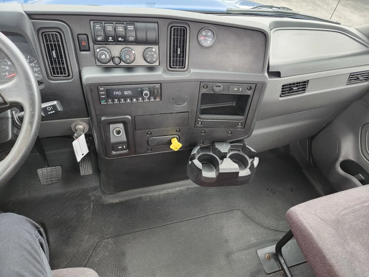 2021 International MV - image 15