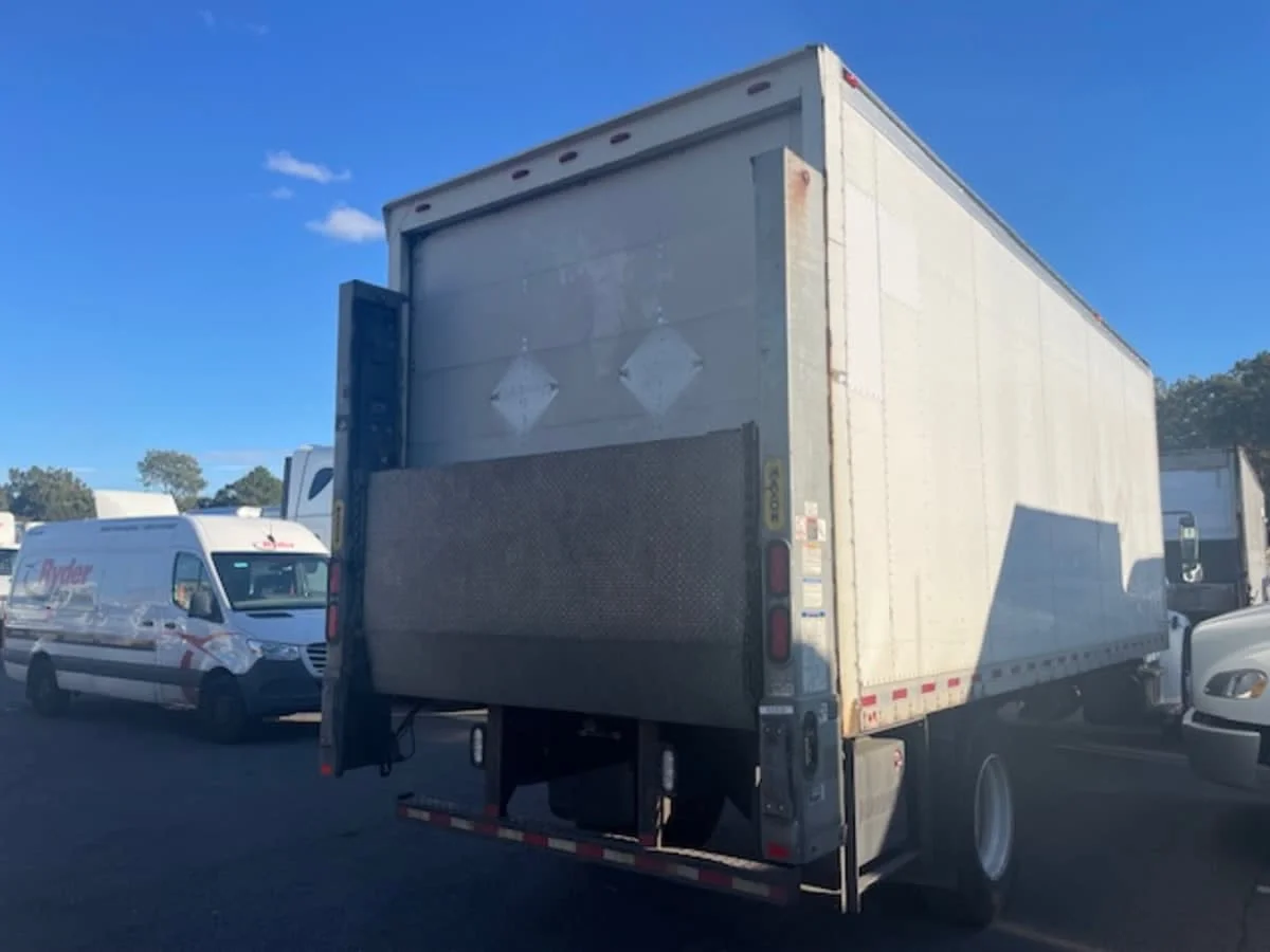 2019 Freightliner M2 106 in Farmingdale, NY — photo 4