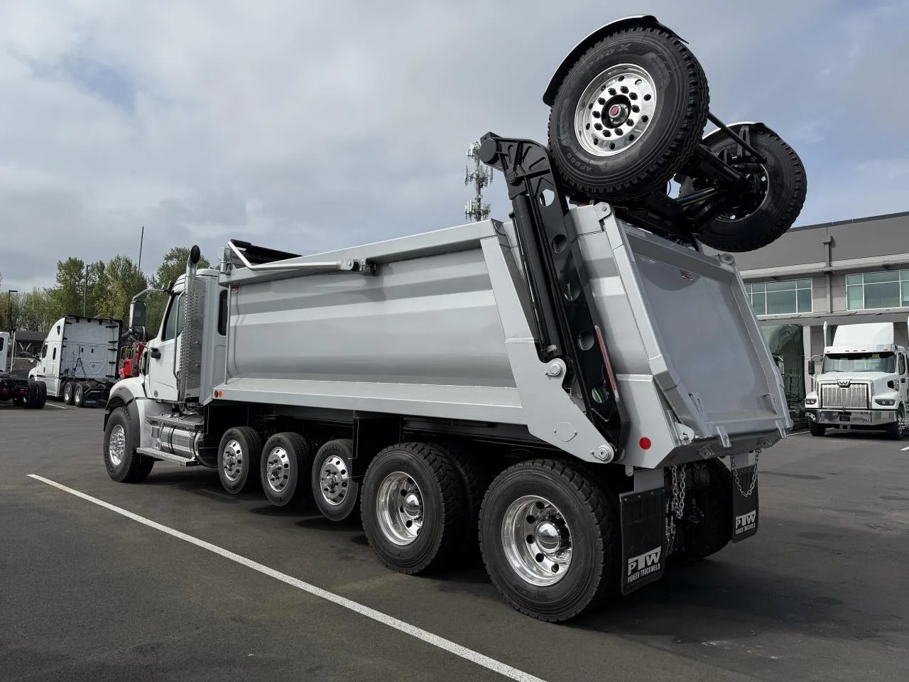 2025 Western Star 47X - image 4