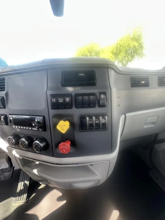 2021 Peterbilt 579 in Las Vegas, NV — photo 12