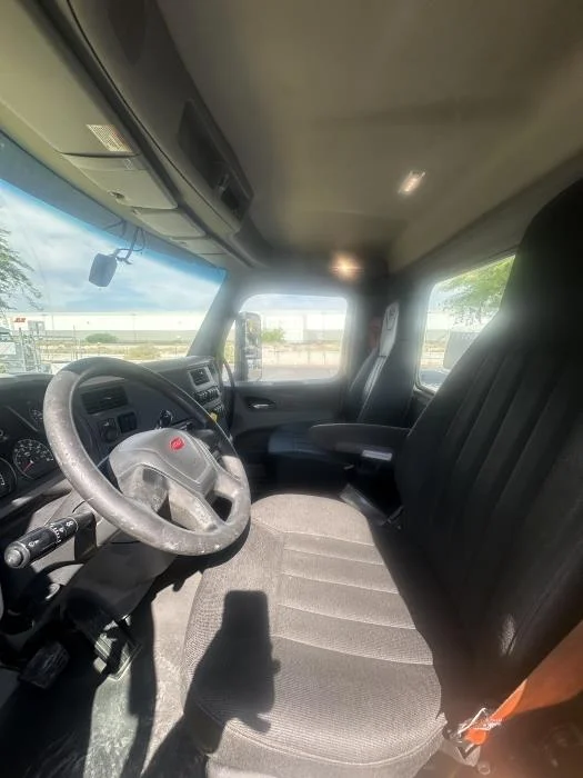 2021 Peterbilt 579 in Las Vegas, NV — photo 9