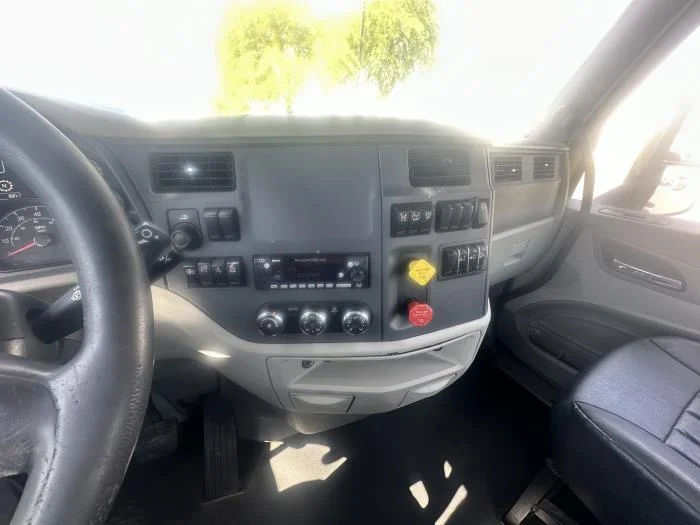 2021 Peterbilt 579 in Las Vegas, NV — photo 11
