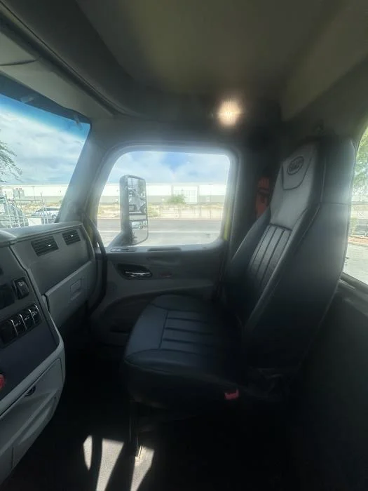 2021 Peterbilt 579 in Las Vegas, NV — photo 10