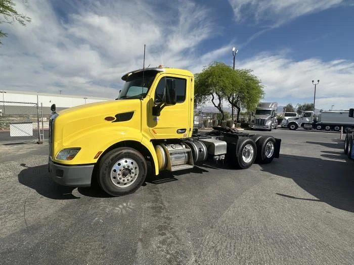 2021 Peterbilt 579 in Las Vegas, NV — photo 2