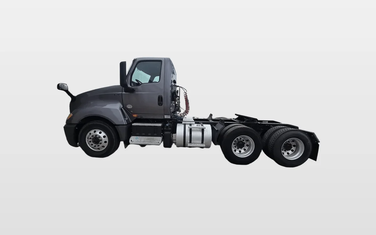 2019 International LT - image 1