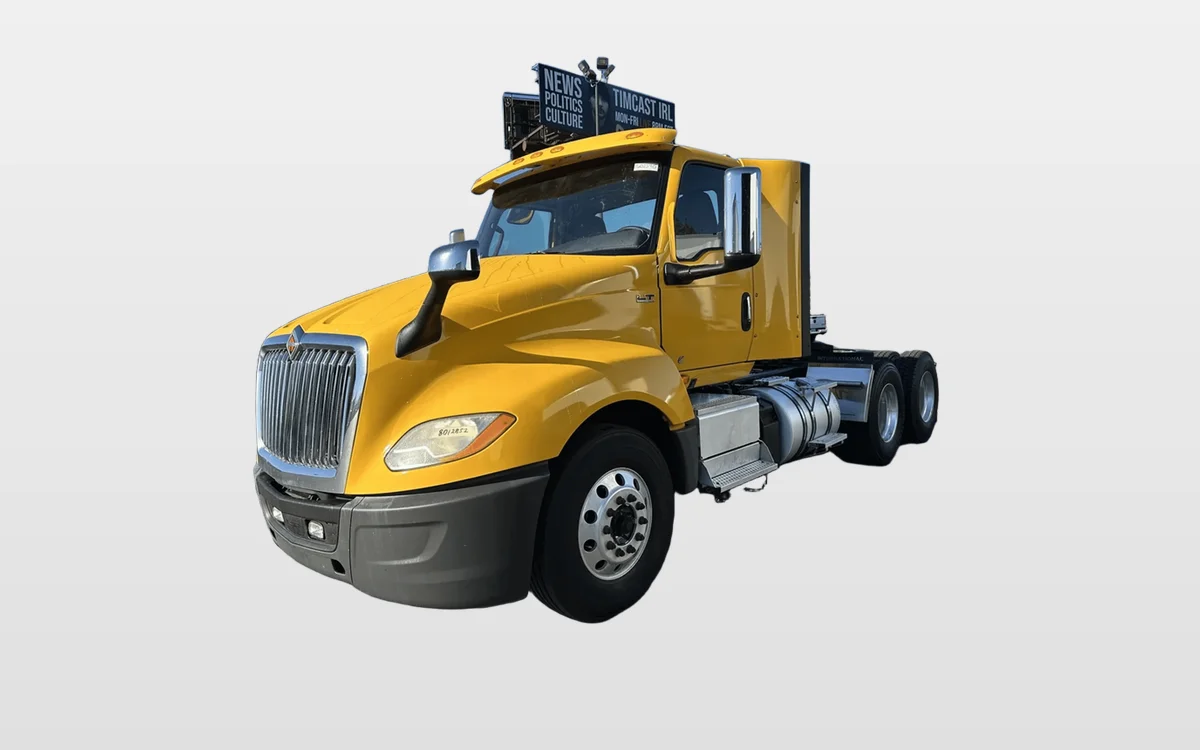 2020 International LT - image 1